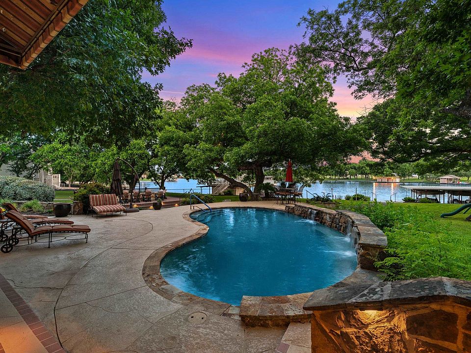 1st image of 533 Crestwood Dr
