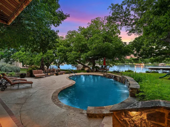 533 Crestwood Dr, Kingsland, TX 78639