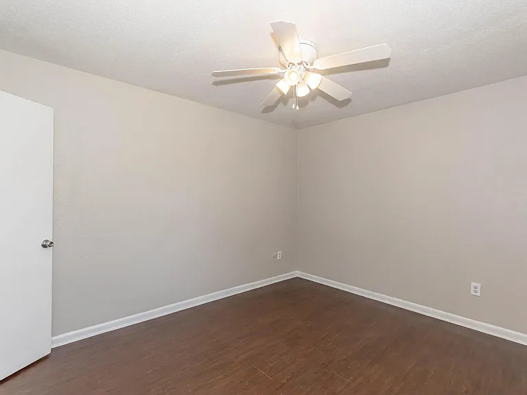 Tidwell Park Apartments — Photo 28