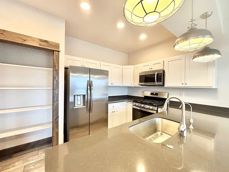 1020 Baxter Creek Way #B — Photo 3