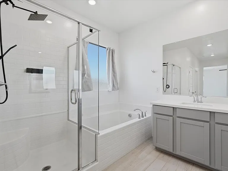 294 Mount Williamson St — Photo 9