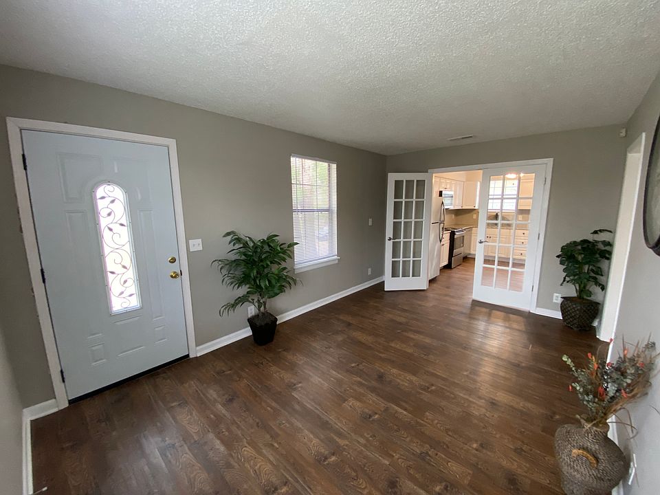Hardwood floors through out
