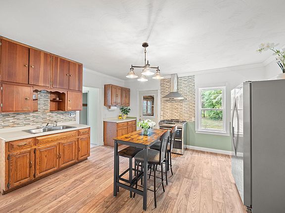 4th image of 19144 Cleary Rd NW