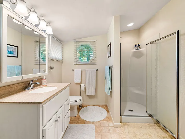 2nd bathroom