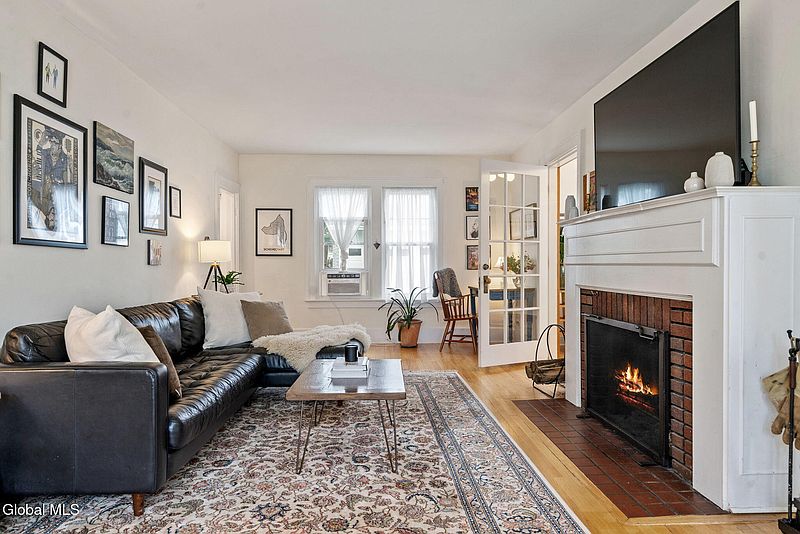 4th image of 1556 Wendell Avenue