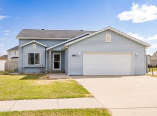 1585 49th Ave S, Grand Forks, ND 58201