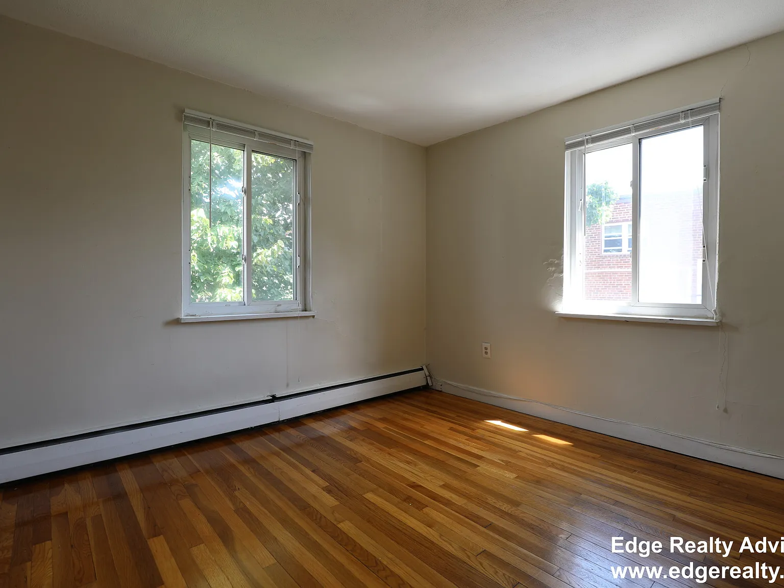 2 bed, 900 sqft, $3,100 — Photo 4