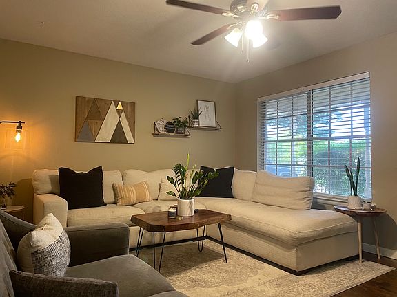 3rd image of 11036 Paddock Cir
