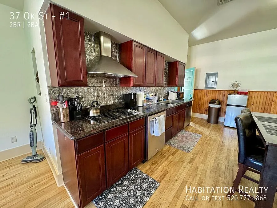 Beautifully furnished 2bed/2bath home + mountain views near downtown Bisbee! — Photo 2