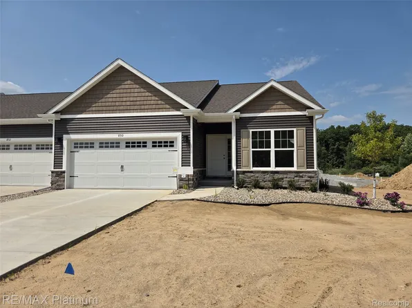 850 Oakwood Cir #41, Fenton, MI 48430