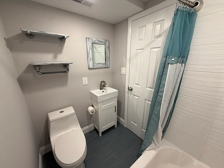 7047 Leewood Forest Dr — Photo 15