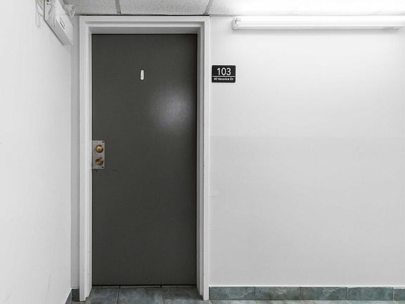 5th image of 40 Veronica Dr #103