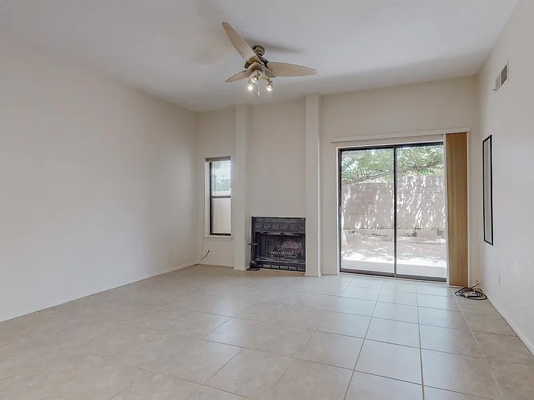 2401 San Patricio Plz — Photo 12