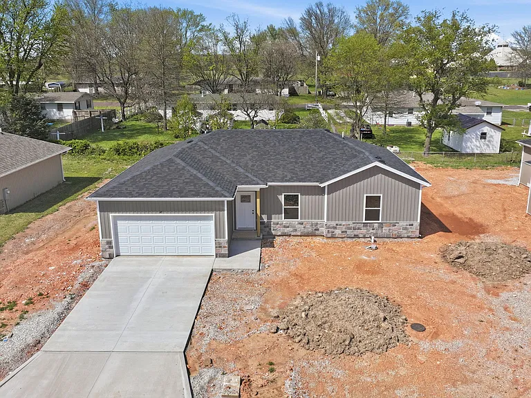 42 Whitley Ln — Photo 1