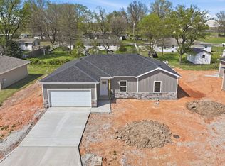 42 Whitley Ln, Monett, MO 65708