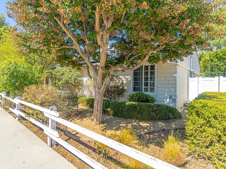 13843 Milbank St — Photo 32
