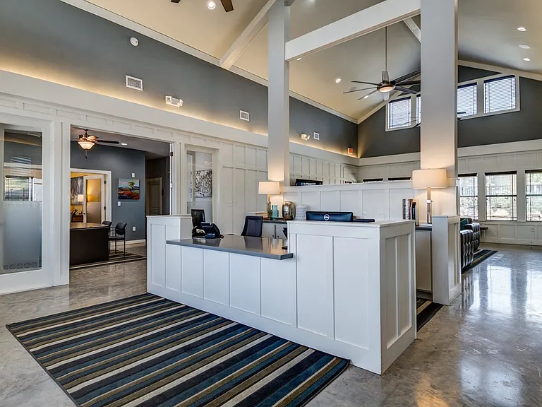 La Contessa Apartments — Photo 22