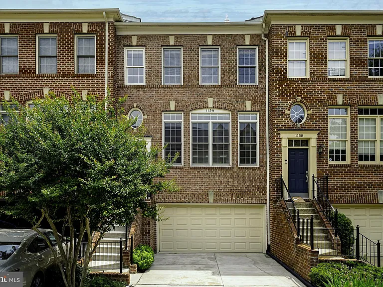 1156 Regal Oak Dr — Photo 2