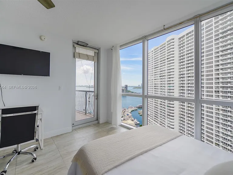 1750 N Bayshore Dr #2402 — Photo 21