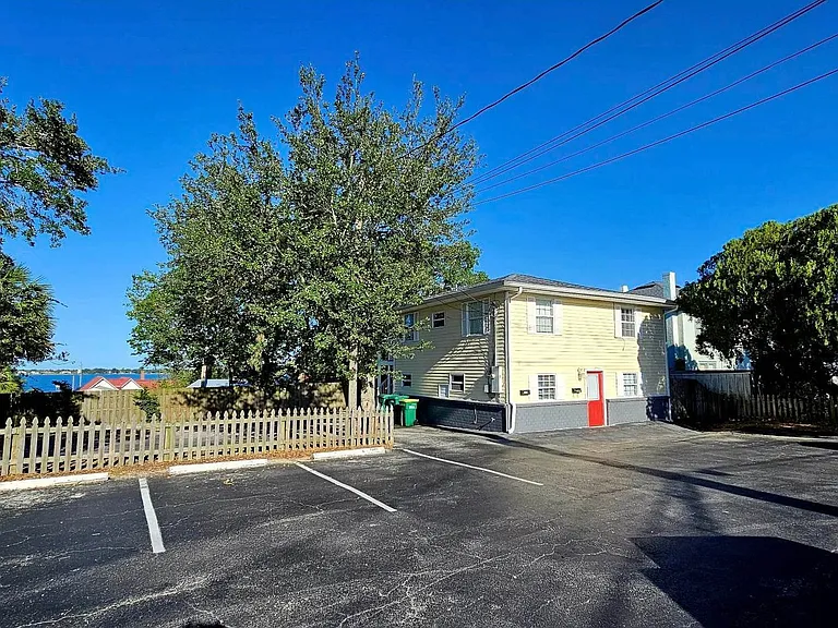 802 Forrest Ave #B — Photo 11