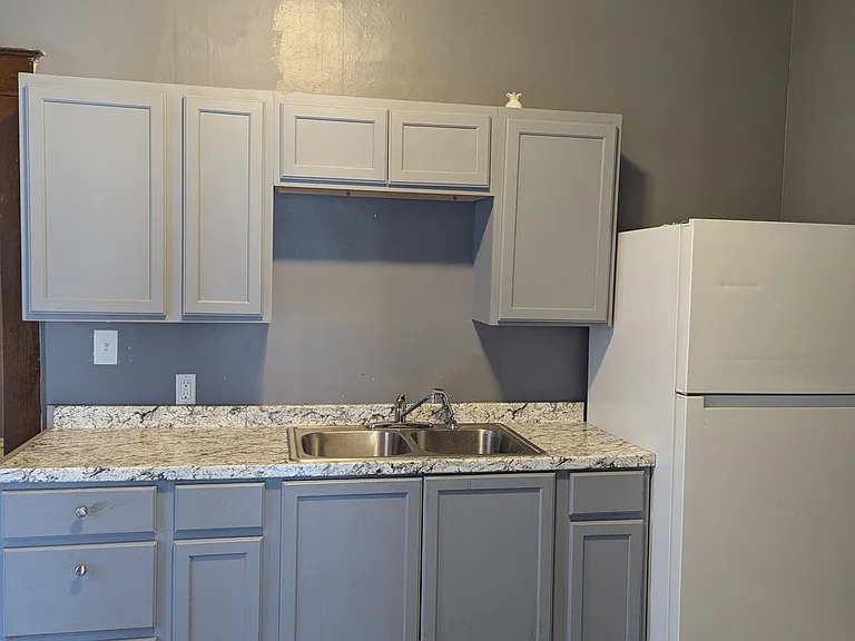 302 E 2nd St — Photo 5