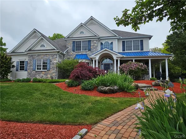 6675 Forest Knoll Ct, Allentown, PA 18106