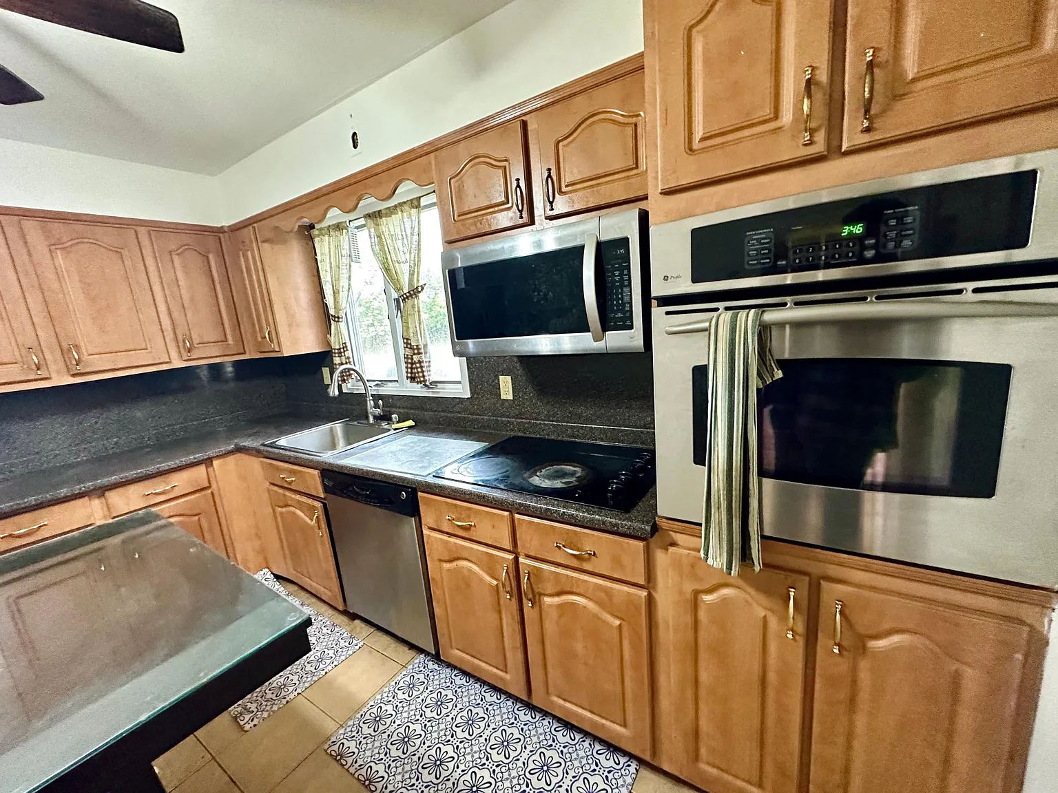 3 bed, 1200 sqft, $3,800 — Photo 4