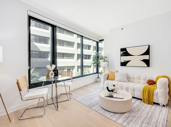 3rd image of 280 Spear St #2Q-A