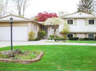 27147 Charles Ct, Southfield, MI 48076