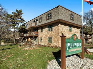 475 N Cass Ave APT 116, Westmont, IL 60559