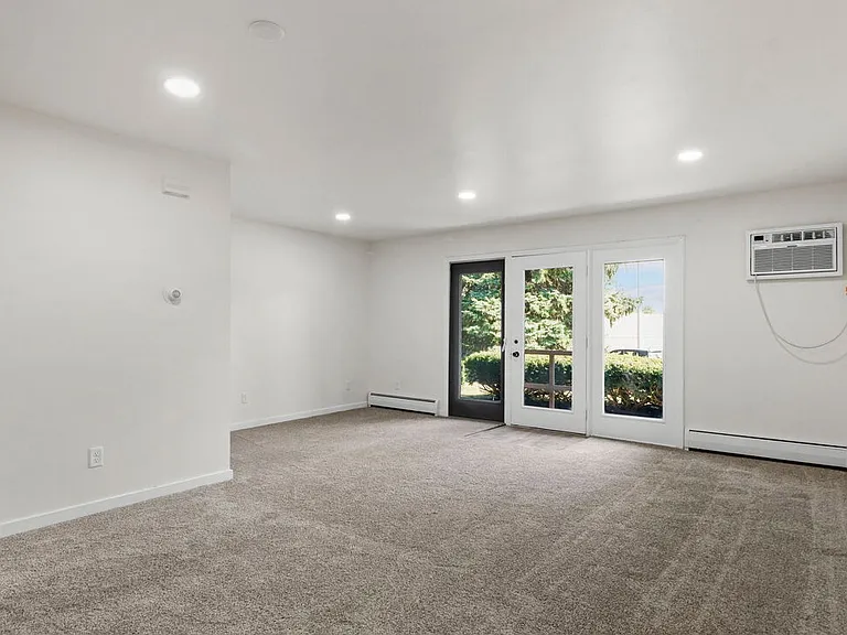 4934 Whitcomb Dr #7 — Photo 4