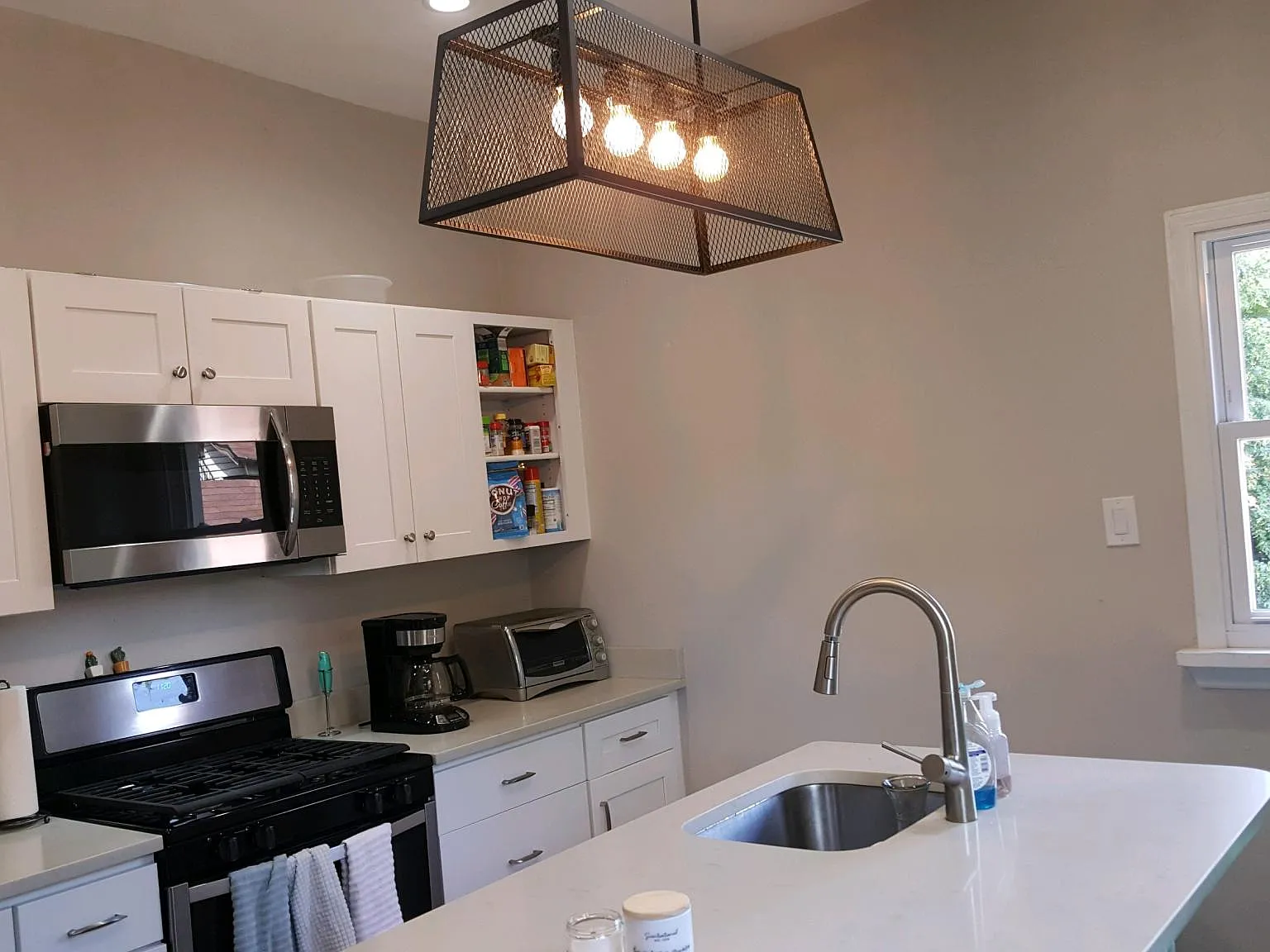 3 bed, 1600 sqft, $1,950 — Photo 2