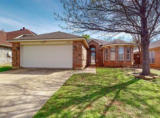 9008 Blue Ridge Trl, Fort Worth, TX 76118