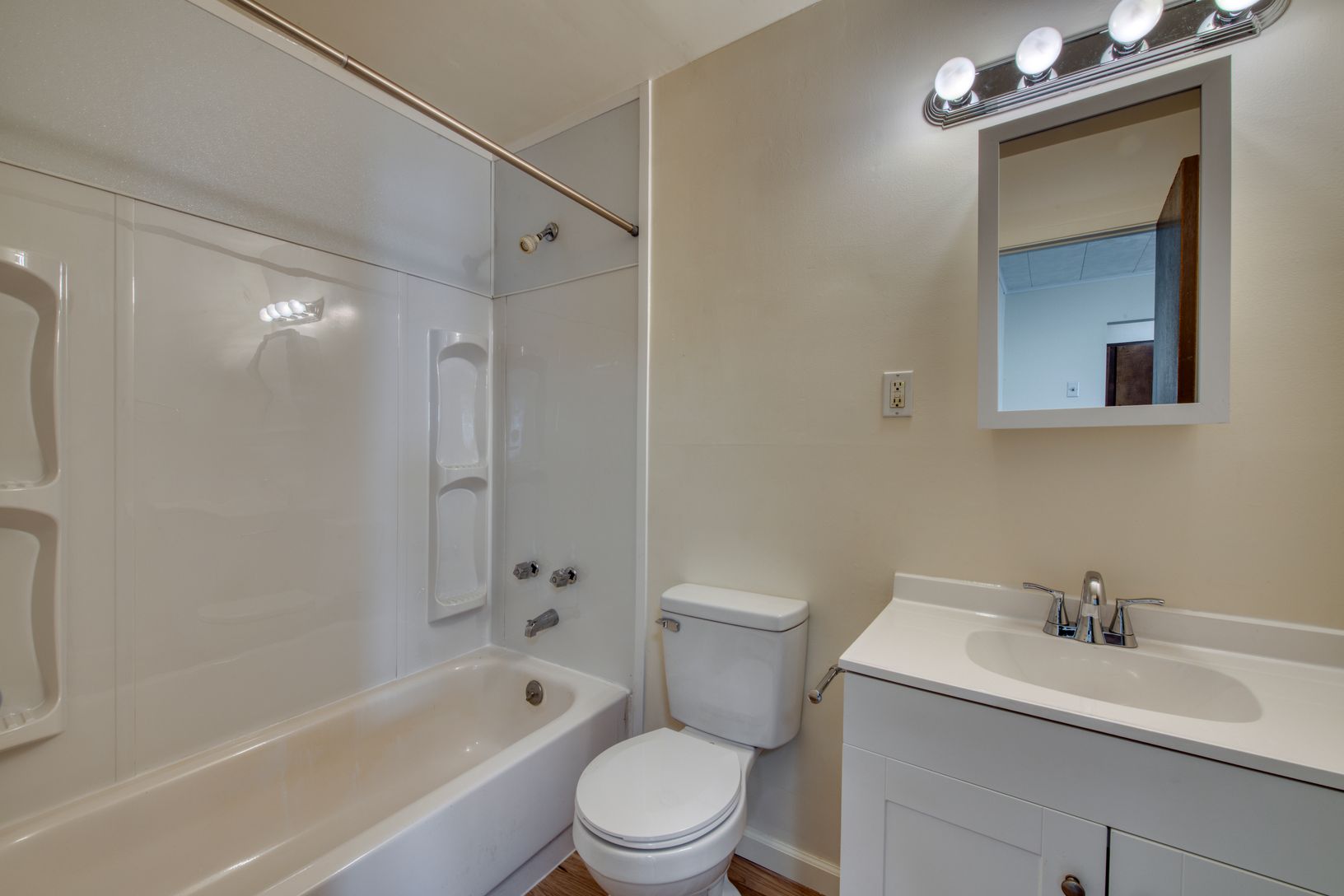  full bathroom