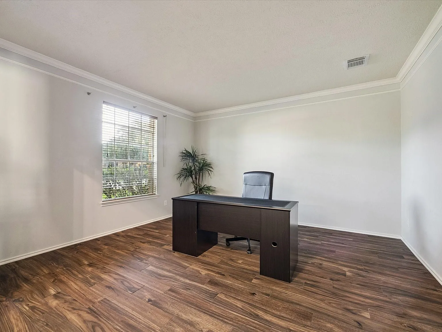 4 bed, 2.5 bath, 3266 sqft, $3,000 — Photo 3