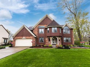 84 River Oaks Dr, Grand Island, NY 14072