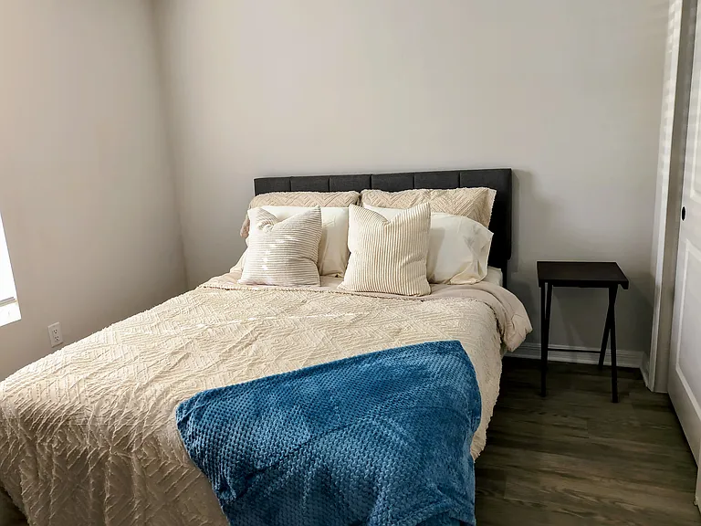 8 Unique Ct #B — Photo 51