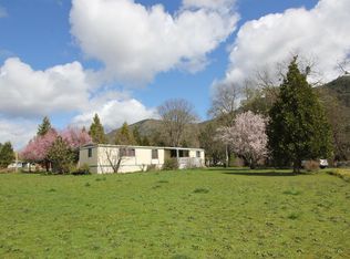 348 E Rosewood St, Grants Pass, OR 97527