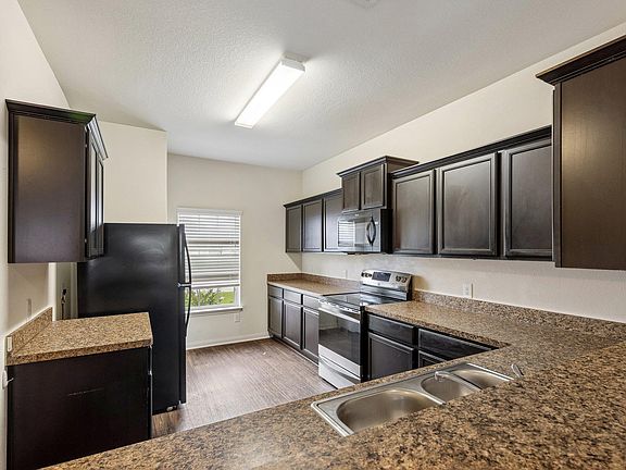 5th image of 704 Cleary Ln