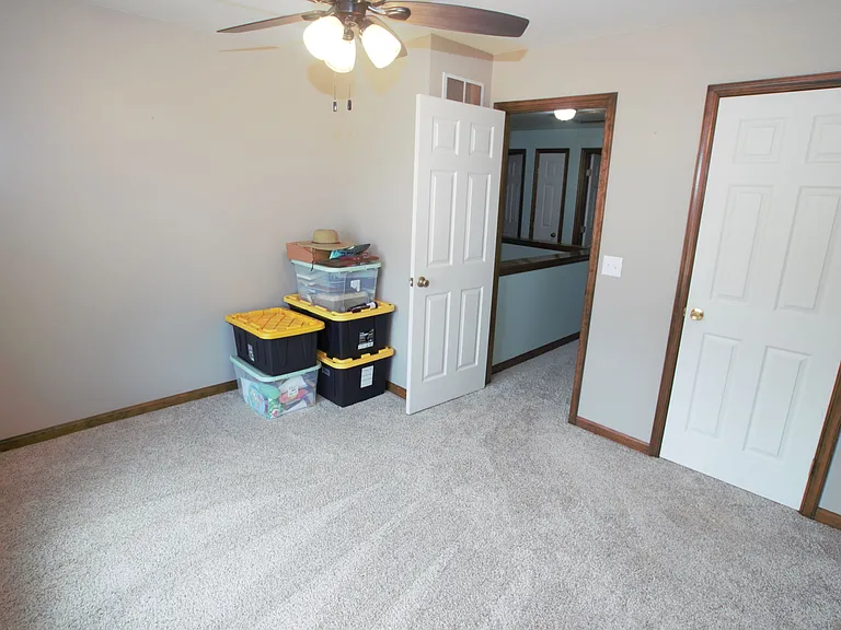 98 Thorndale Cir — Photo 18