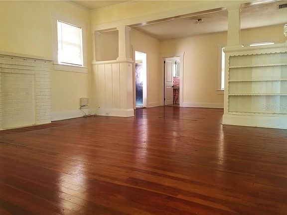 3rd image of 201 W Lambright St