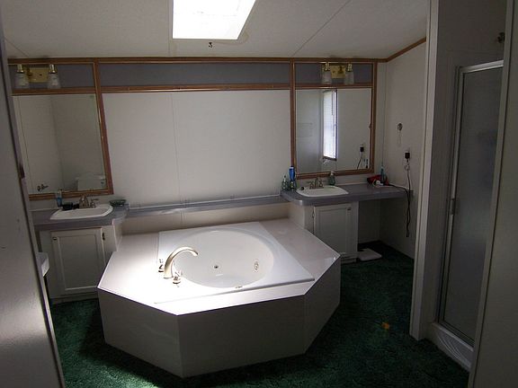 5th image of 105 Billabong Ct