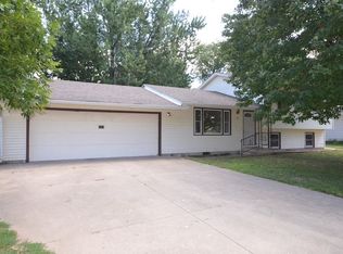 138 Trible Rd, Waterloo, IA 50702