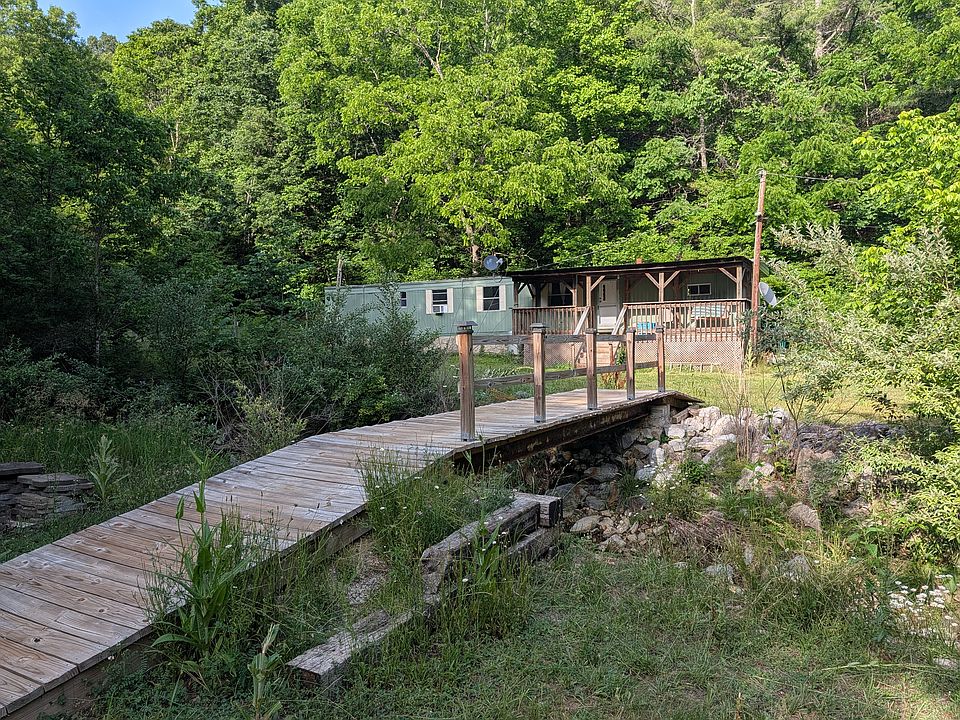 1st image of 1828 Falling Branch Rd