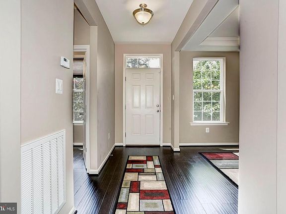 FOYER - HARDWOOD FLOORS & OVERHEAD LIGHTING
