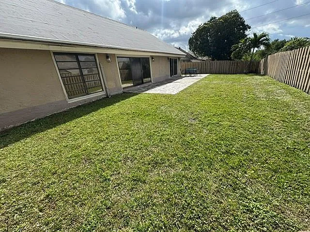 2560 Azalea Ave — Photo 21