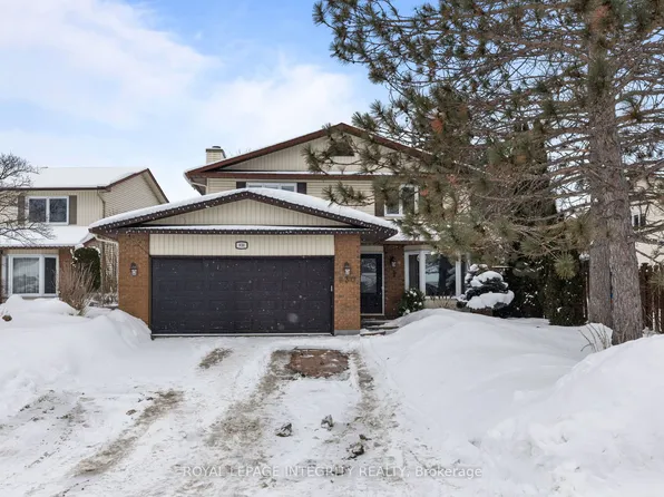 830 Acadian Gdns, Ottawa, ON K1C 2V6