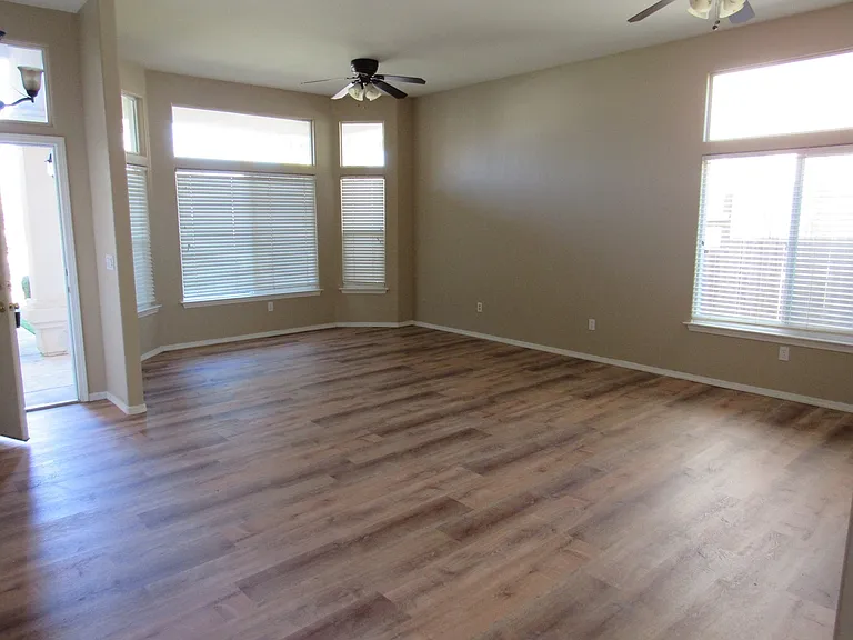 260 Dahlia St — Photo 5