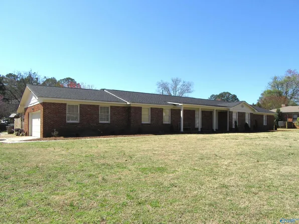 2405 College St SE, Decatur, AL 35601