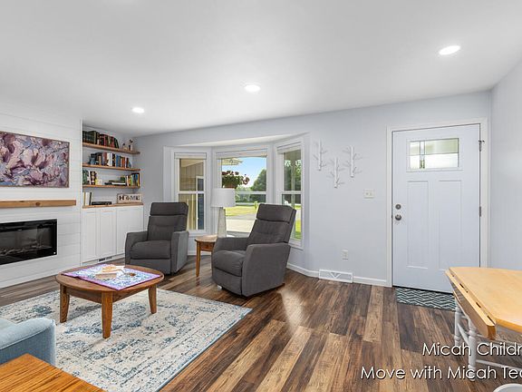 5th image of 10829 26th Ave NW